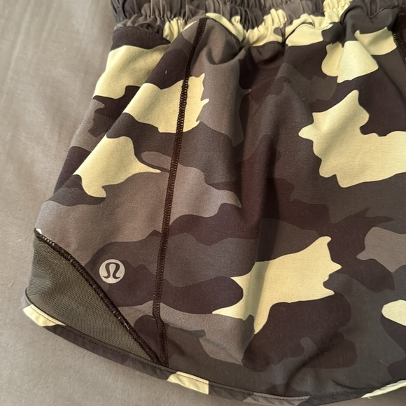 Size 6 lululemon shorts. 2.5 inch and low rise. Worn a couple of times - Picture 3 of 4